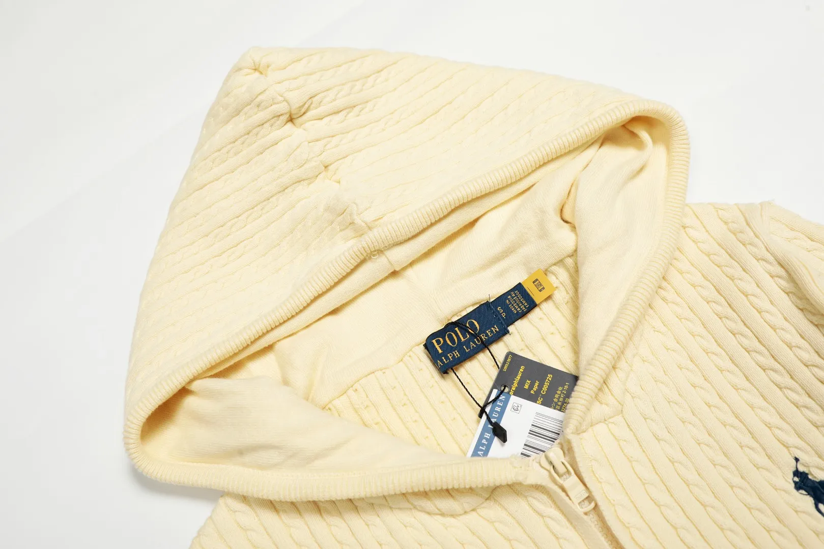 P310 Top quality" Style number: DS501# (not off the shelves all year round) [Ralph Lauren small twist solid color pony embroidered logo full zipper hooded jacket] ✅Ralph Lauren old money style classic basic versatile goddess style small twist zipper hooded jacket ✅Main supplier platform live broadcast Wholesale entity Replenish when out of stock Not off the shelf ✅ZP quality 1:1 version Scan the code to enter the GF website Counter quality ✅Customized zipper color is the same The full zipper stitching hood is very complicated. The small twist process takes a long time and the cost is extremely high. ✅The quality of the details is the only one in Guangzhou. Imported quality cotton yarn, focusing on high-end, cost-effective, good quality. Needless to say, the goddess’s upper body is really amazing, so sweet, so beautiful. This coat is really good-looking. Navy blue, apricot, pink, yellow, purple, light blue, Chinese red